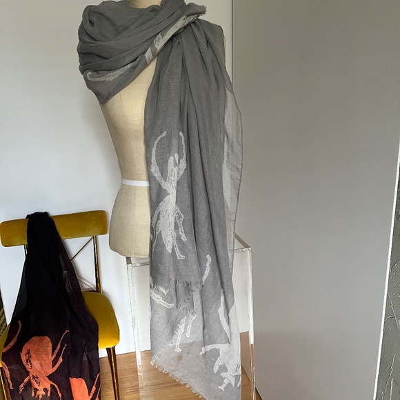 India Hicks Beetle Scarf Wrap in Grey - Picture 6 of 7